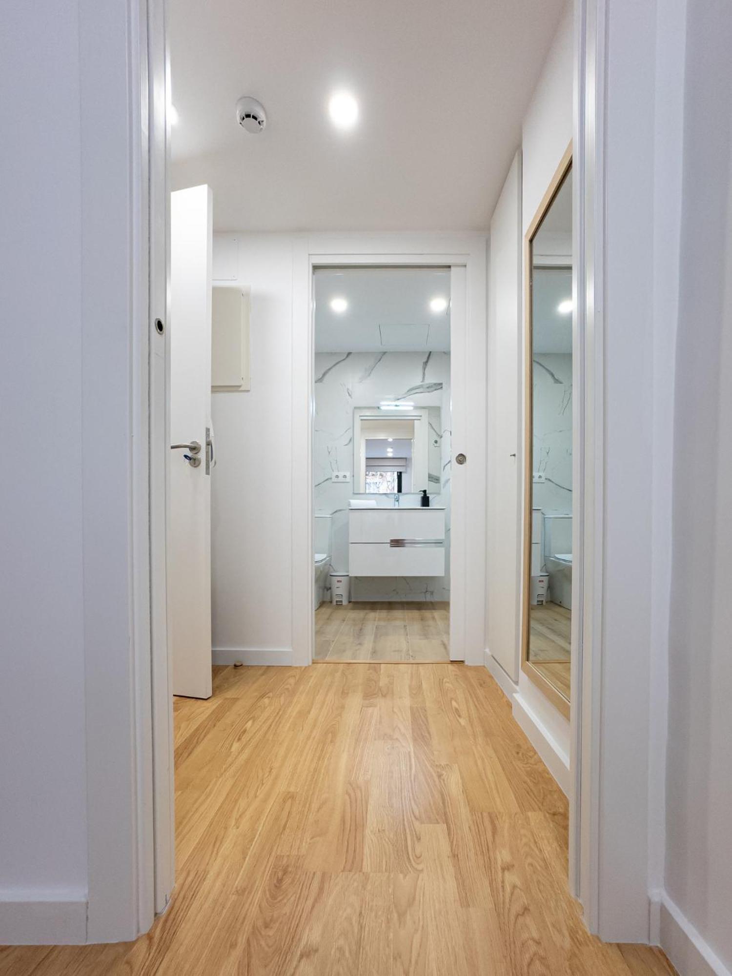 Stay U-Nique Apartments Albeniz Bcn Оспиталет де Лобрегат Екстериор снимка